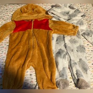 🐝 Pooh & teddybear 2pc 🍯 fuzzy baby onesies 1-3 & 3-6 months.